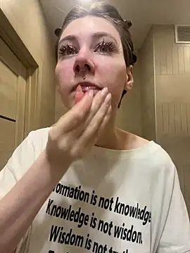 Molli Luv online show from November 11, 2025, 4:29 pm