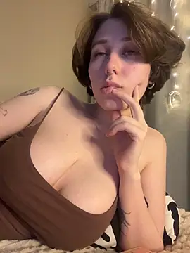 Molli Luv online show from March 6, 2026, 4:25 pm