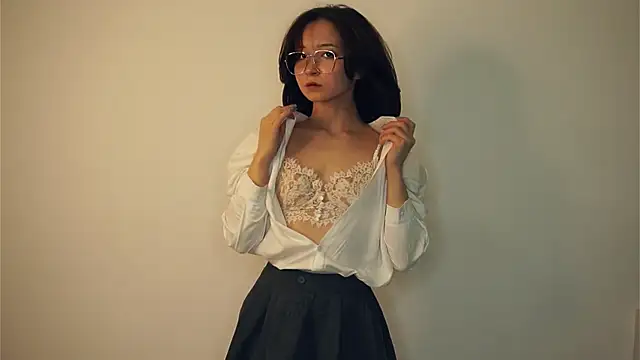 VeronaCritchlow online show from February 17, 2025, 1:21 pm