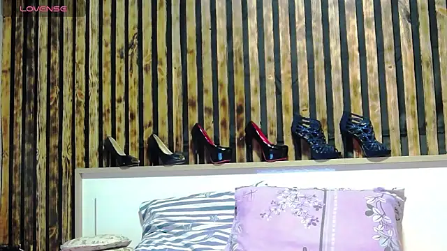 Alis Lovi online show from March 18, 2026, 10:57 pm