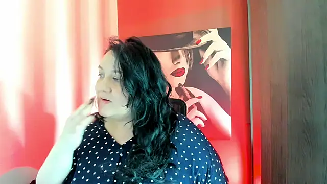 Snapshot of QueenOfHaze chatting on July 6, 2026, 8:55 am QueenOfHaze online show from July 6, 2026, 8:55 am