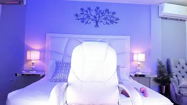 ZoeySnow online show from February 26, 2025, 12:14 pm