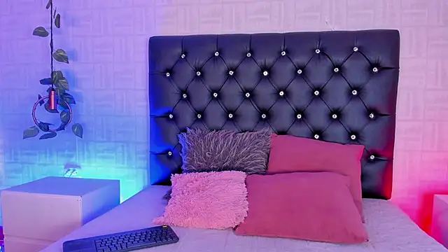 Hannah Jonhson online show from February 4, 2025, 12:22 pm