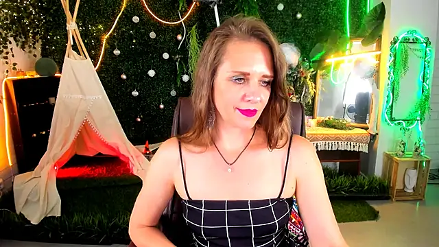 EmiliaBedy online show from July 6, 2026, 3:03 pm