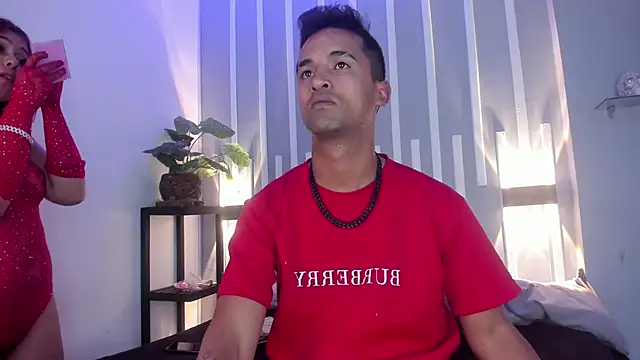 Snapshot of Nikki_and_Mayk chatting on November 19, 2025, 3:50 am Nikki and Mayk online show from November 19, 2025, 3:50 am