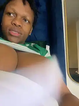 Boneca25 online show from February 18, 2025, 8:47 pm