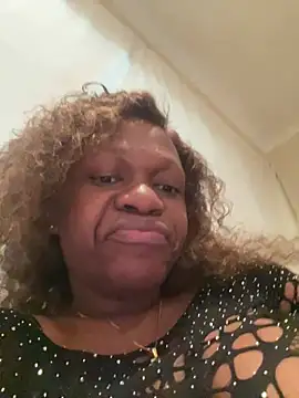 Boneca25 online show from March 17, 2025, 6:42 pm