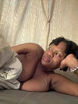 Boneca25 online show from February 2, 2026, 8:51 pm