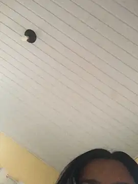 indiazinha69  online show from February 18, 2026, 12:23 pm