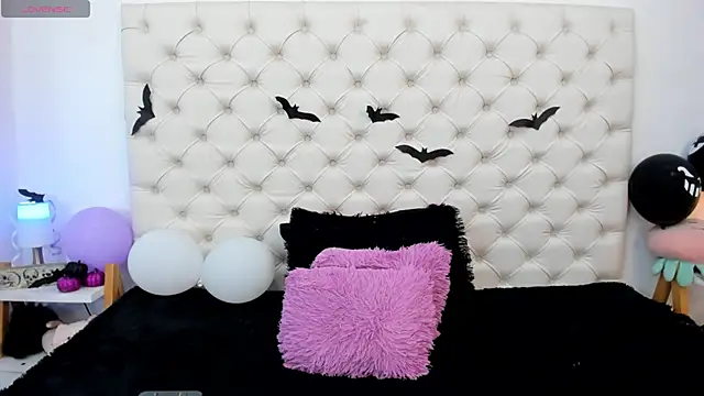 esmeralda06 online show from October 15, 2025, 3:01 pm