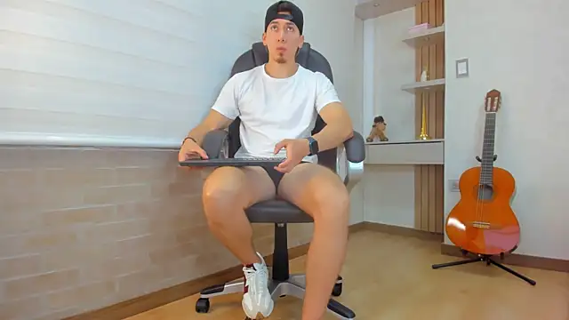 Tombarden online show from December 15, 2025, 7:07 pm