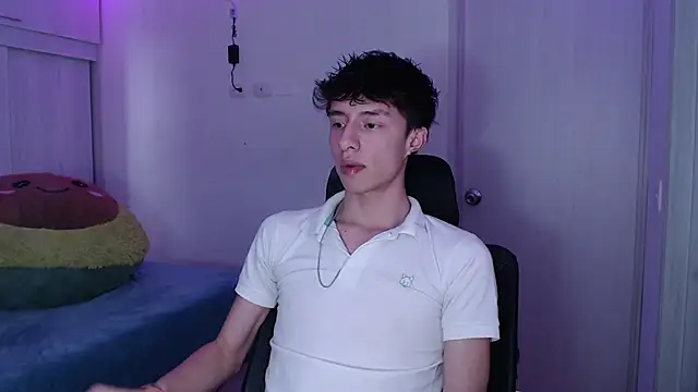 Juanmres online show from April 14, 2026, 9:21 pm