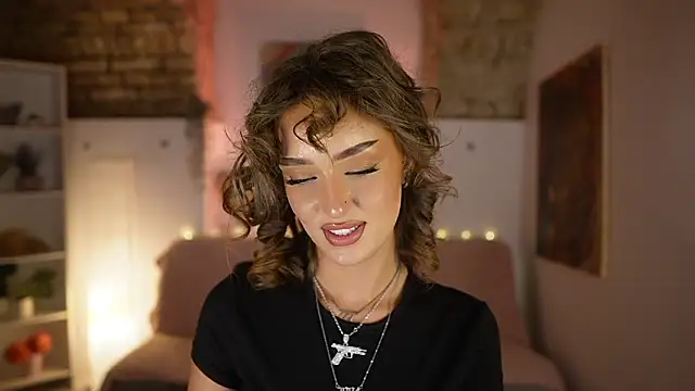 Clara Nia online show from February 22, 2025, 7:47 pm