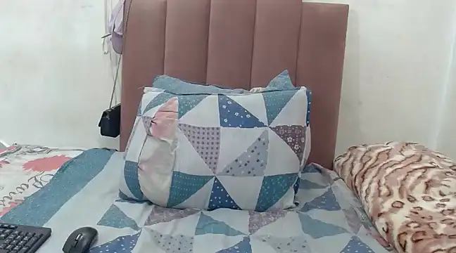 SexyLuna25 online show from March 19, 2025, 5:39 pm