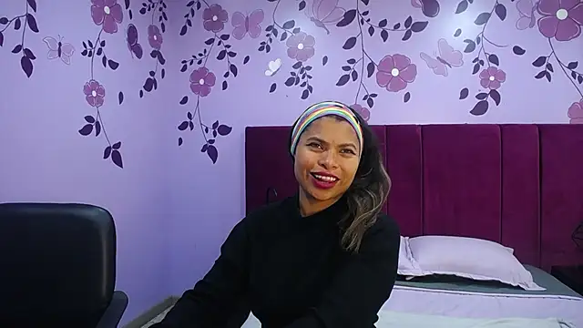 CamiilaReyes online show from March 17, 2025, 12:57 pm