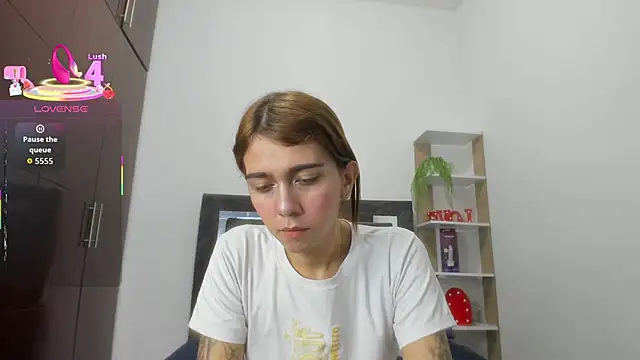 Nicol TransGirl online show from April 12, 2026, 5:01 am