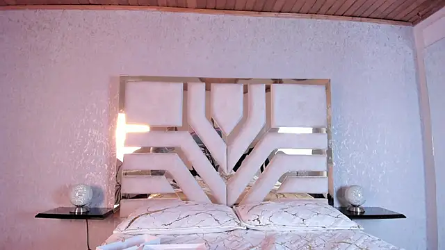 ElhaThomson online show from October 6, 2025, 7:55 pm