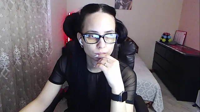 Kriss brunette 5 online show from February 19, 2026, 8:21 am