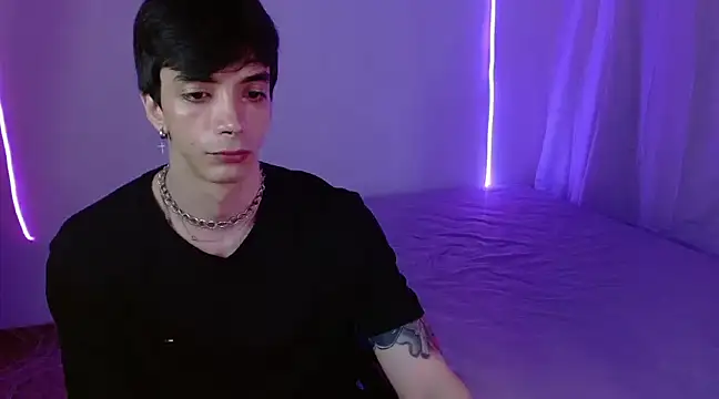 H3ll B0I online show from February 2, 2025, 5:32 am