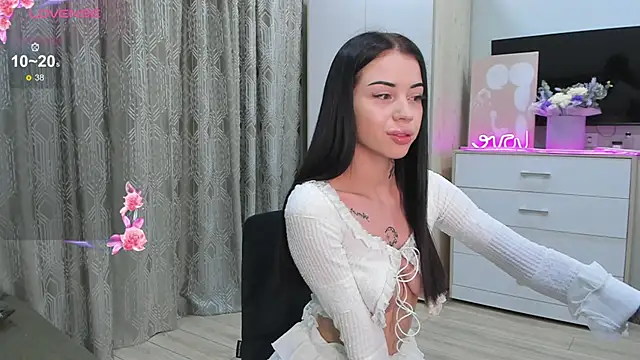  dkny  online show from September 29, 2025, 2:44 pm