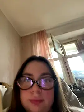 DearAlise online show from November 10, 2025, 9:19 am