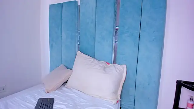 AlexxaSmall online show from March 21, 2025, 11:55 am