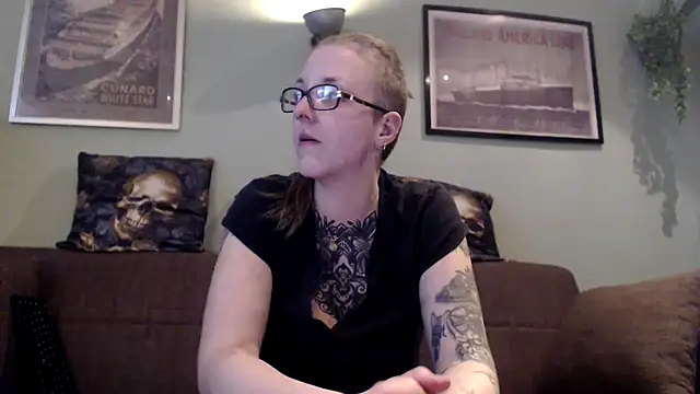 Astrid-Gilbert online show from March 7, 2025, 7:38 pm