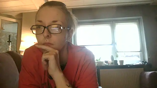 Astrid-Gilbert online show from December 15, 2025, 10:08 am