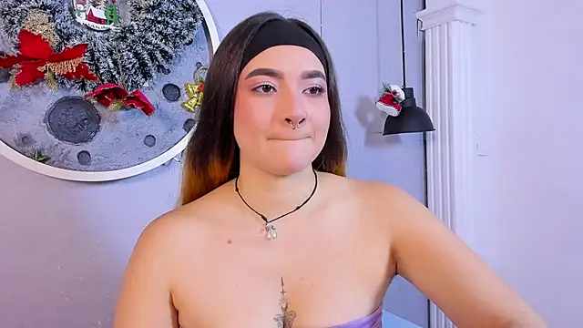 Shanntal  online show from December 18, 2025, 7:53 pm