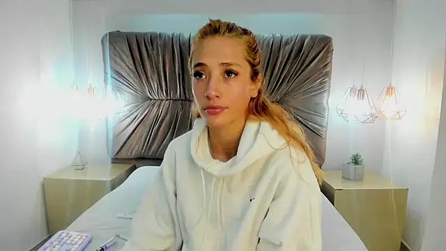 zoe taylorr1 online show from February 25, 2025, 4:24 am