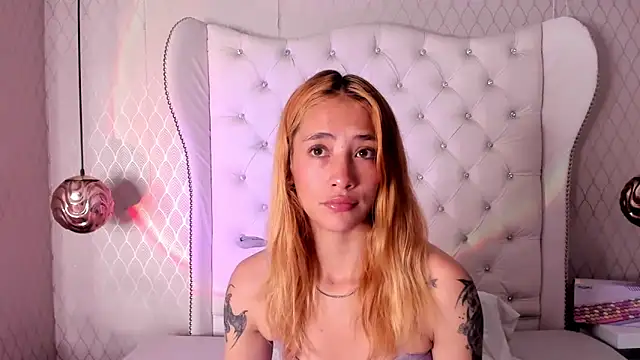 zoe taylorr1 online show from March 14, 2025, 4:10 am