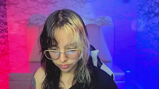 Hela v online show from March 21, 2026, 1:05 pm