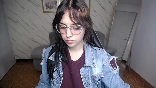 Snapshot of Hela_v chatting on April 30, 2026, 12:22 pm Hela v online show from April 30, 2026, 12:22 pm