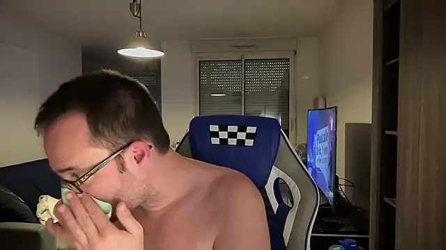 Funnyjul31 online show from February 5, 2025, 5:31 pm