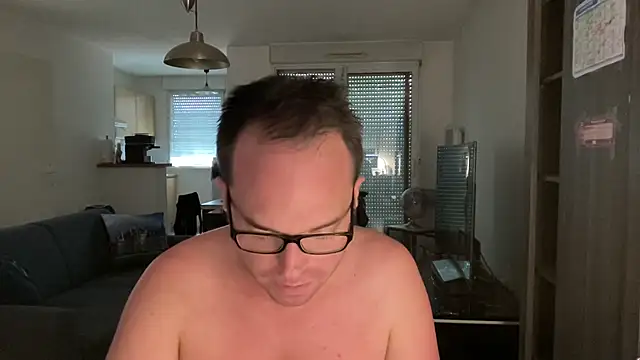 Funnyjul31 online show from September 14, 2025, 1:43 pm