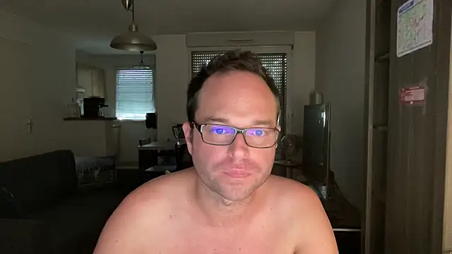 Funnyjul31 online show from September 28, 2025, 1:38 pm