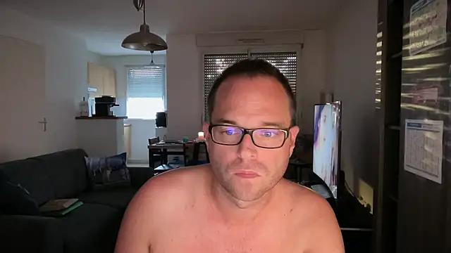 Funnyjul31 online show from October 14, 2025, 4:41 pm