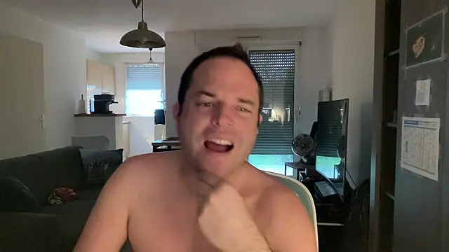 Funnyjul31 online show from February 5, 2026, 4:22 pm