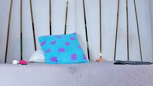 violet gray  online show from February 2, 2025, 6:37 am