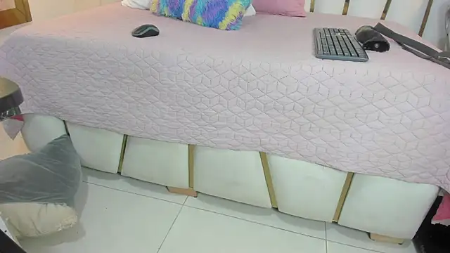 violet gray  online show from February 8, 2025, 3:08 am