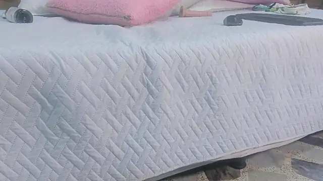 violet gray  online show from February 25, 2025, 8:36 am