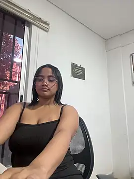 my cam online show from February 14, 2025, 7:33 pm