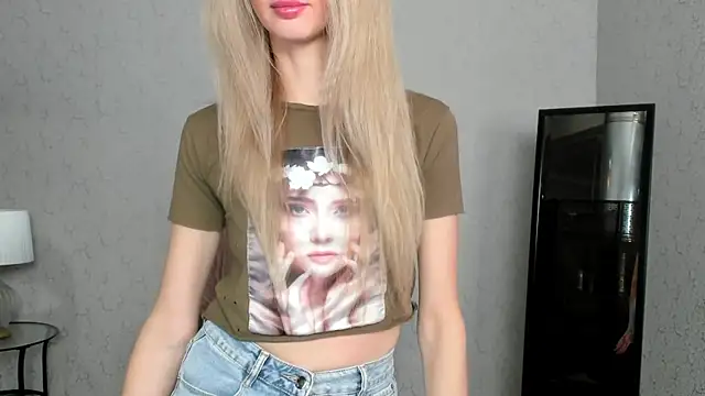 Snapshot of skinnyladyy chatting on February 8, 2025, 2:04 am skinnyladyy online show from February 8, 2025, 2:04 am