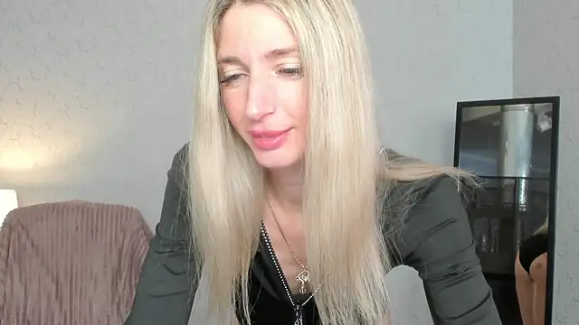 Snapshot of skinnyladyy chatting on March 12, 2025, 5:24 am skinnyladyy online show from March 12, 2025, 5:24 am