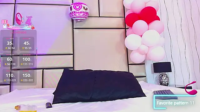 JulianaaHerrera online show from February 25, 2025, 2:22 pm