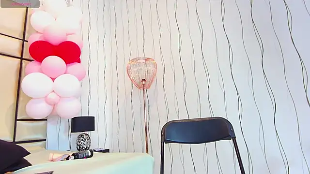 JulianaaHerrera online show from March 4, 2025, 2:32 pm