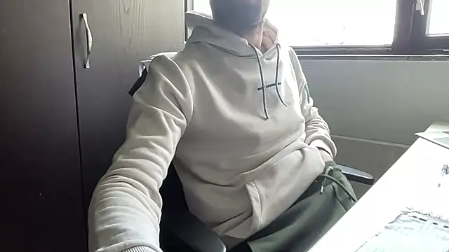 bullyboyy online show from March 14, 2025, 11:23 am