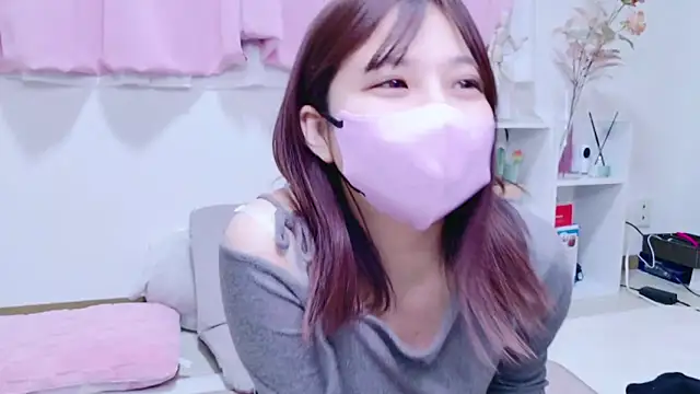 Snapshot of RUKA_o0_0o_ chatting on February 6, 2025, 4:47 pm RUKA o0 0o online show from February 6, 2025, 4:47 pm