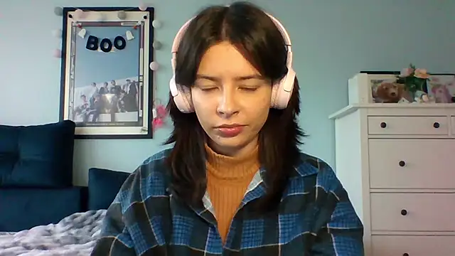 LariceSexy online show from October 27, 2025, 1:15 pm