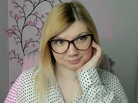 Snapshot of Lola_moree chatting on April 23, 2026, 11:42 am Lola moree online show from April 23, 2026, 11:42 am